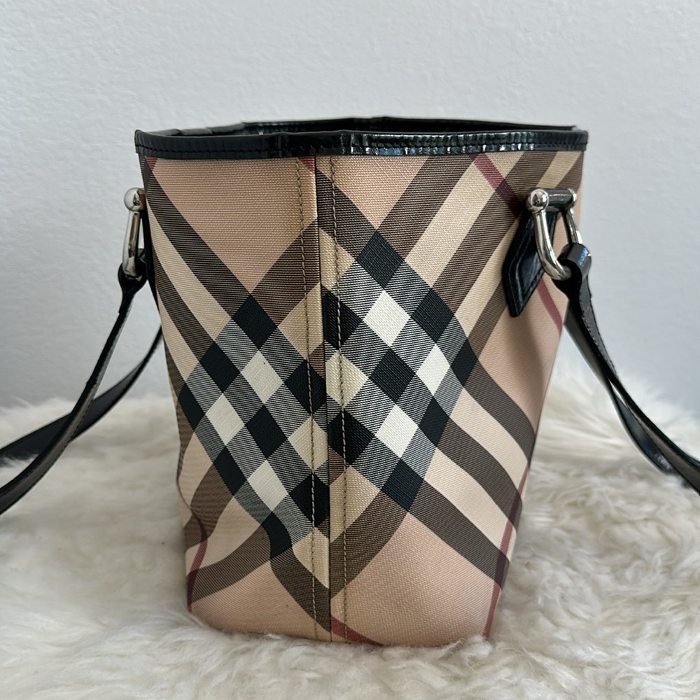 💯 Authentic Burberry Tote Bag🍀 - Picture 9 of 16